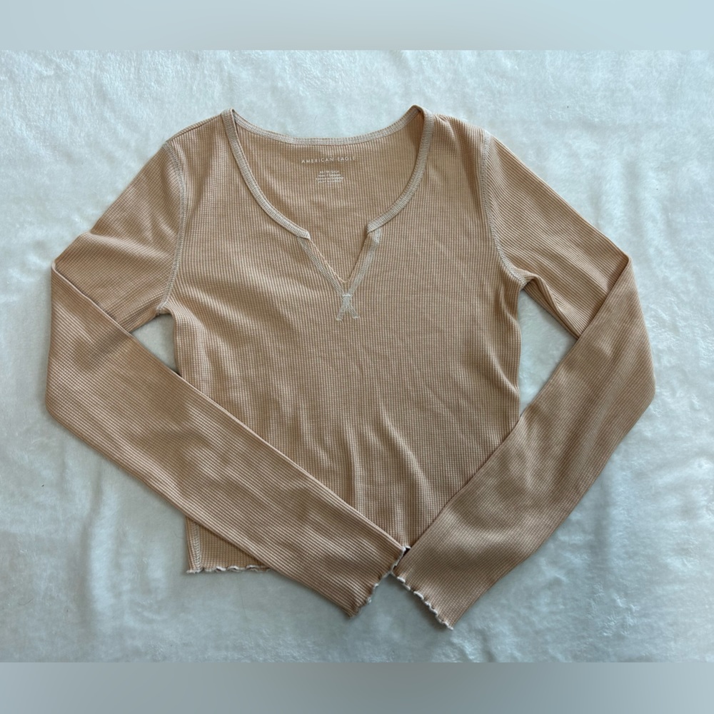 American Eagle Lightweight Long Sleeve Cropped V Neck